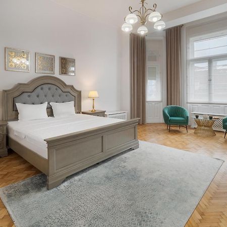 Royal Experience At Stern Palace Oradea Exterior foto