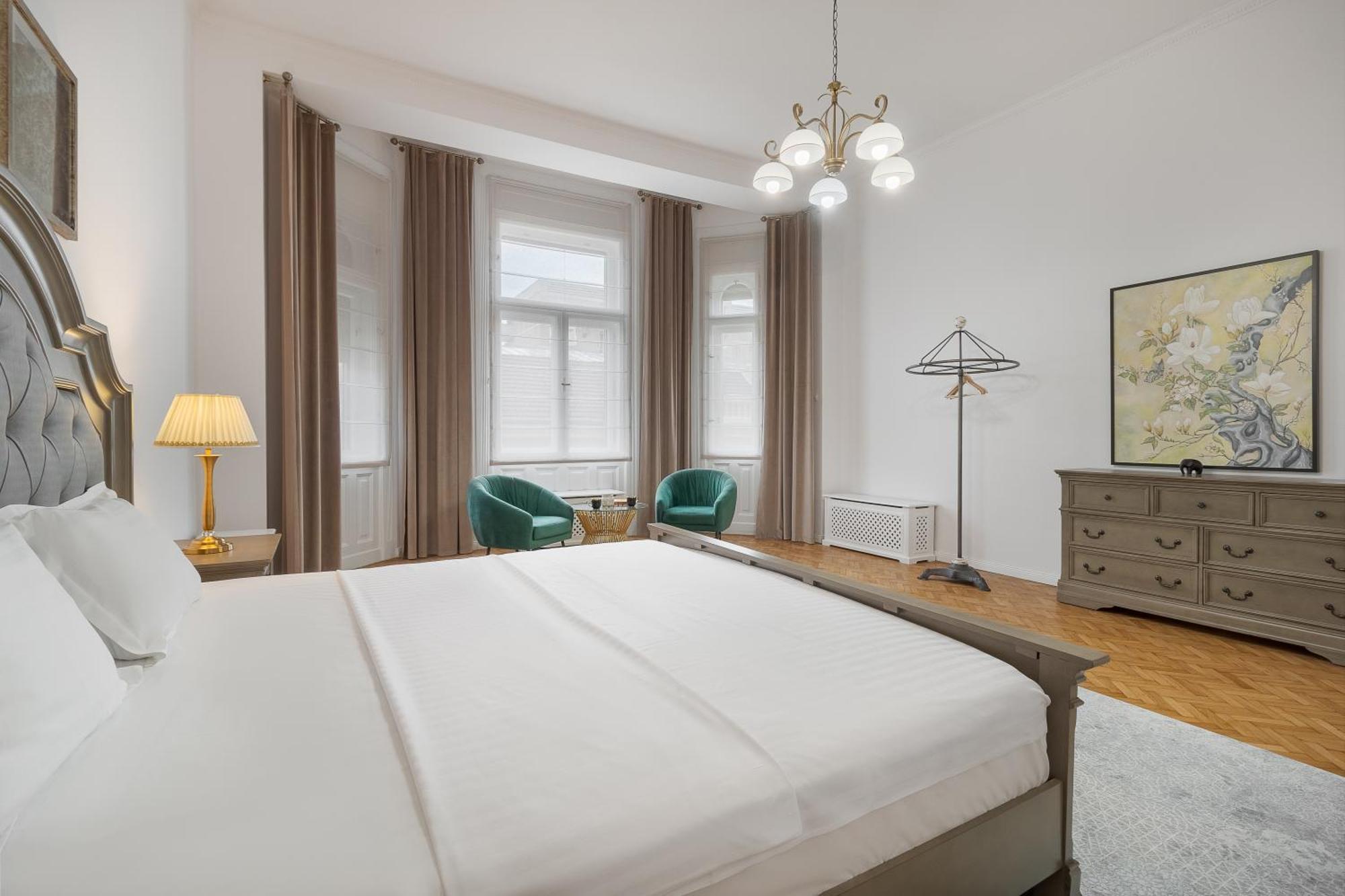Royal Experience At Stern Palace Oradea Exterior foto